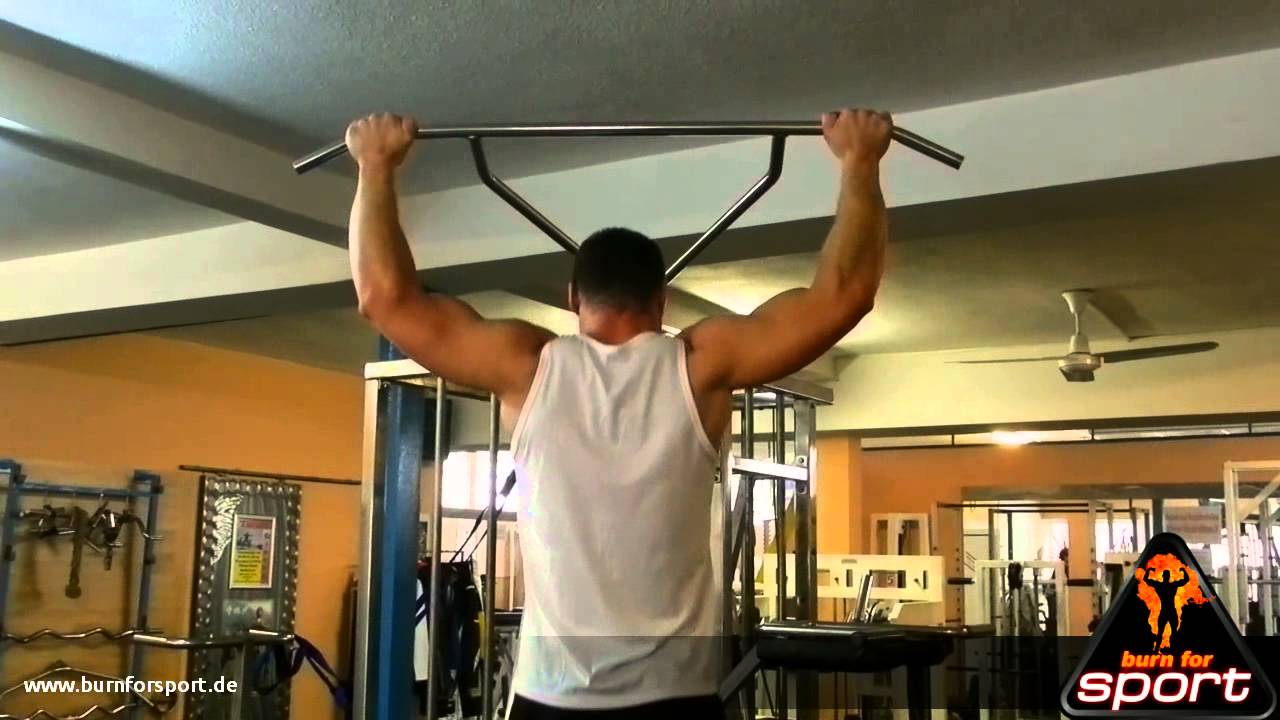 Klimmzüge zum Nacken