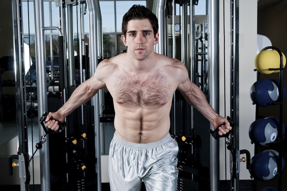 Konzentrationscurls am Kabelzug