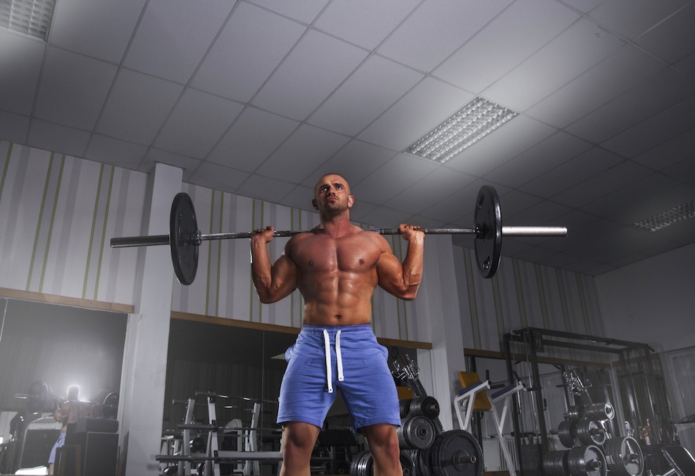 Nackendrücken mit Langhantel