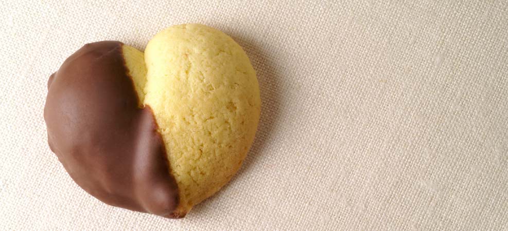 Leckere Protein-Kekse mit Schokoladenüberzug